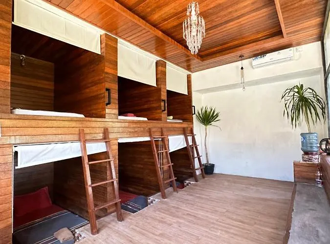 Penida Hills Hostel *